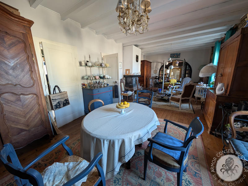 Maison - 229 m² - 8 pièces