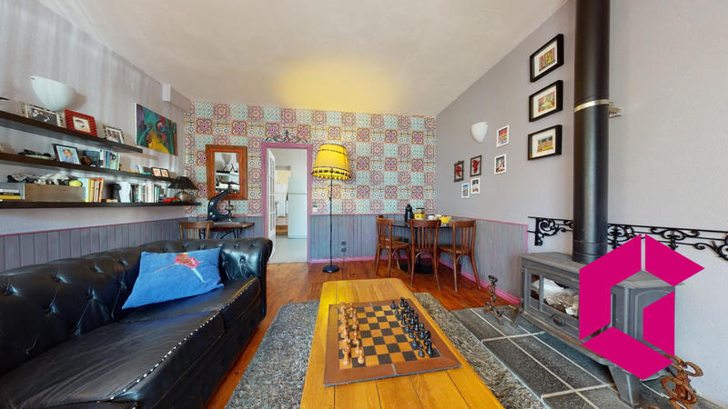 Maison - 300 m² - 16 pièces