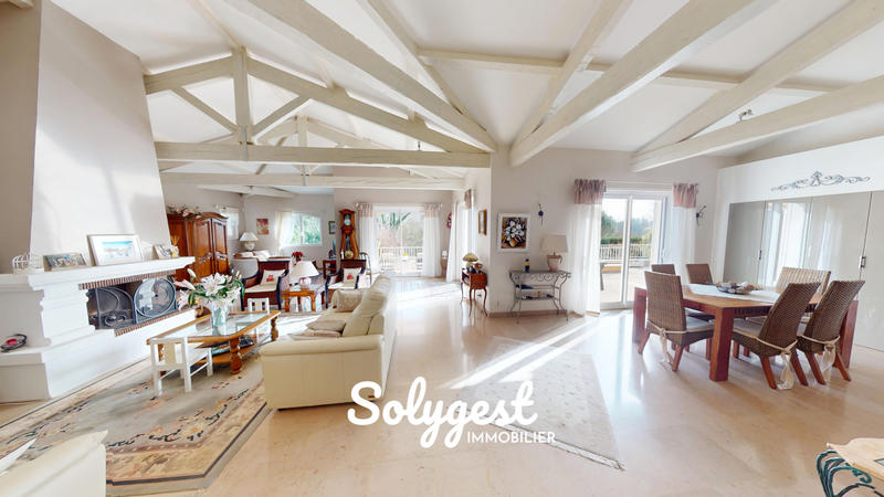 Maison - 305 m² - 7 pièces