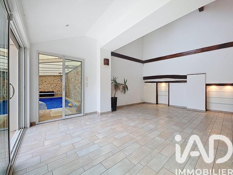 Maison - 207 m² - 7 pièces