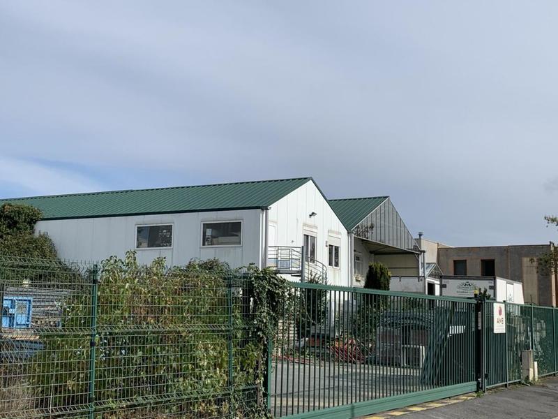 Entrepôt - 752 m²