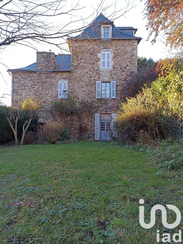 Maison - 330 m² - 8 pièces