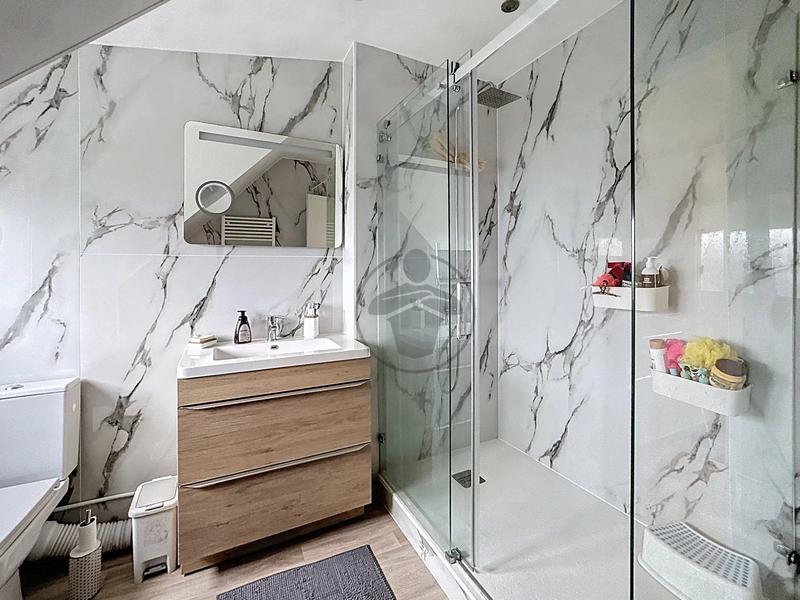 Maison - 90 m² - 5 pièces