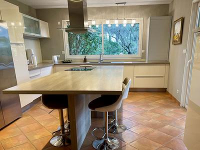 Maison traditionnelle - 299 m² - 8 pièces