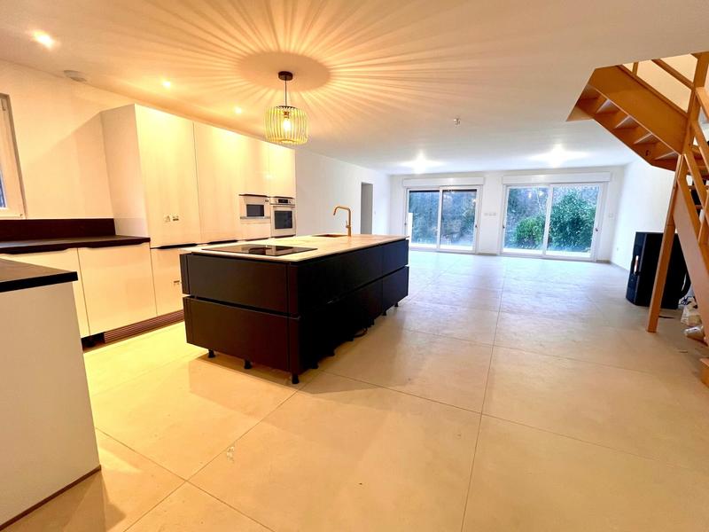 Maison - 137 m² - 6 pièces