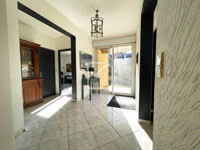 Maison - 281 m² - 9 pièces