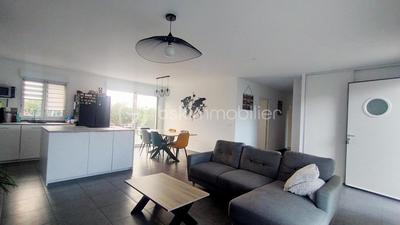 Maison traditionnelle - 106 m² - 5 pièces