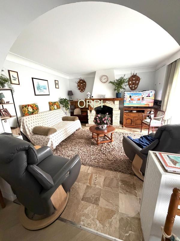 Maison - 221 m² - 5 pièces