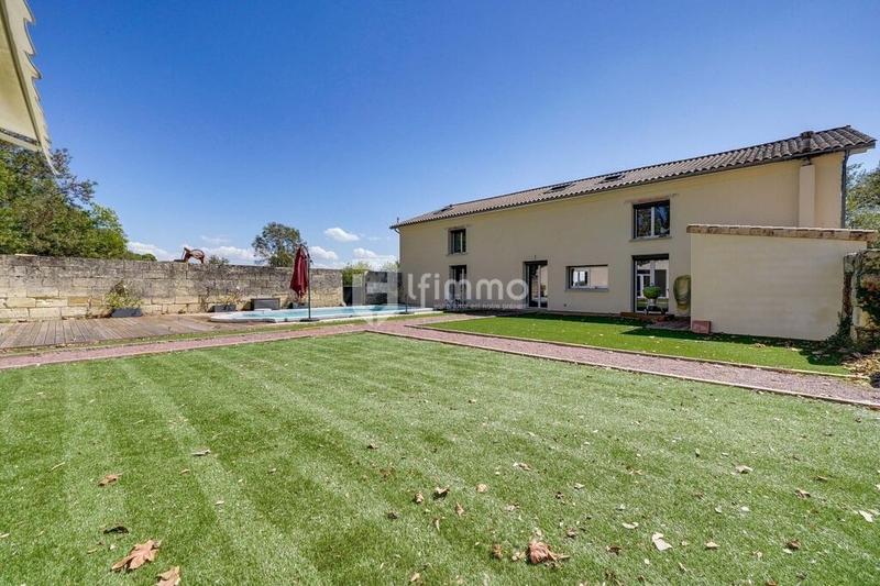 Maison en pierre - 340 m² - 11 pièces