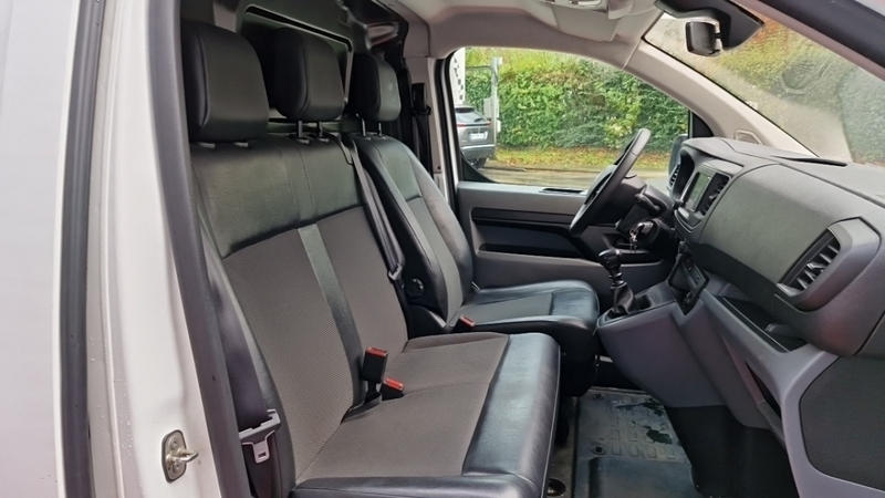 Citroën Jumpy Fourgon m bluehdi 120 ss bvm6 driver 300 nm