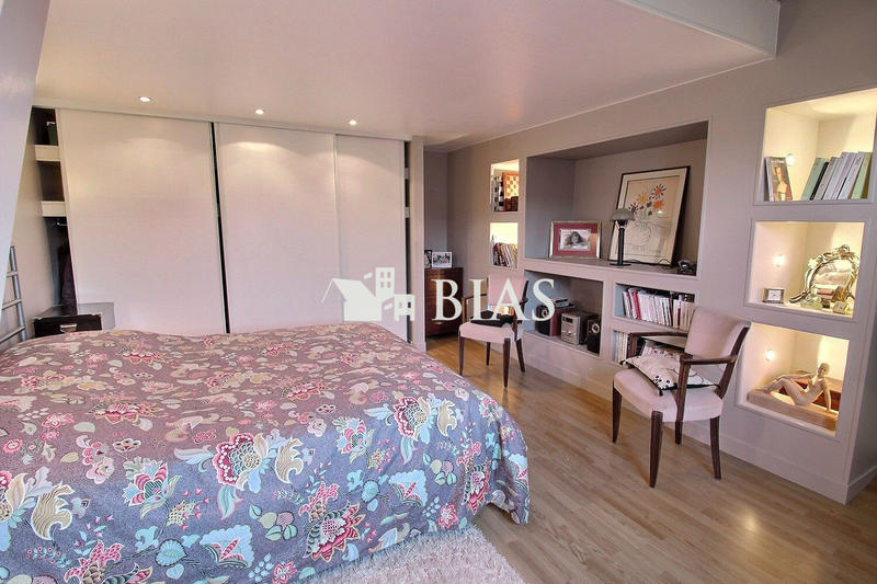 Maison - 264 m² - 10 pièces