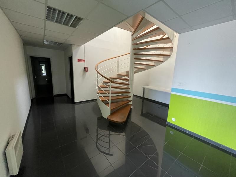 Bureau - 572 m²