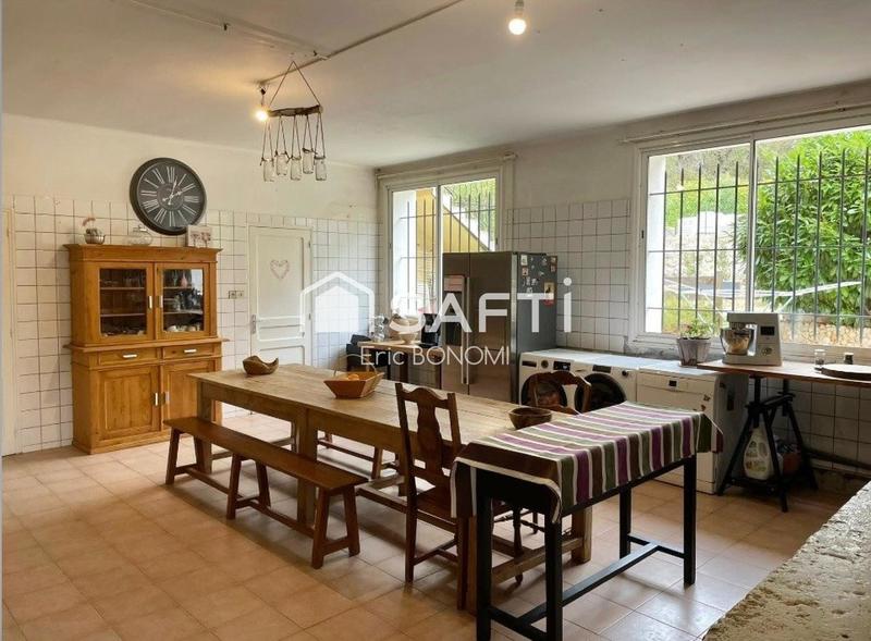 Maison - 760 m² - 22 pièces