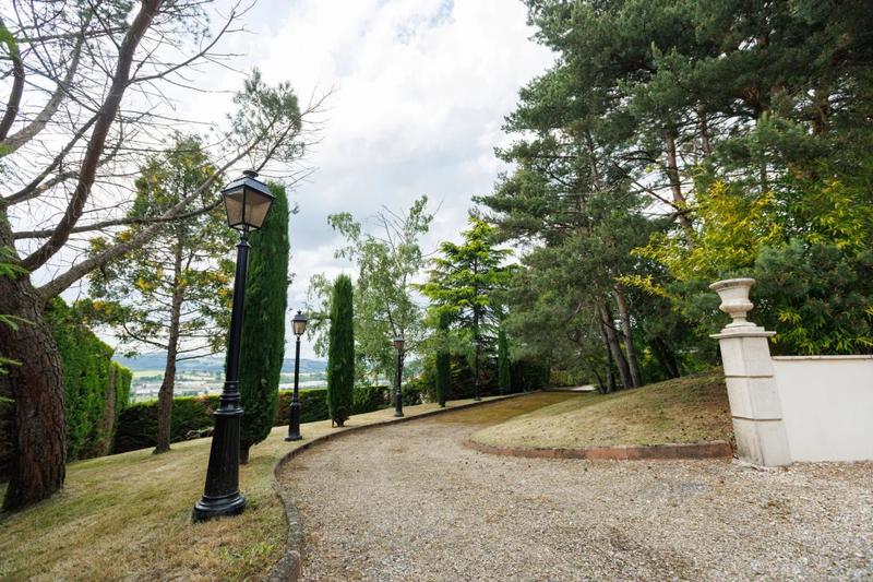 Villa - 375 m² - 7 pièces