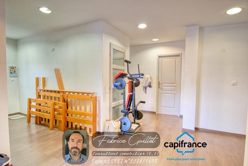 Maison - 241 m² - 7 pièces