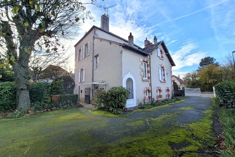 Maison - 300 m² - 7 pièces