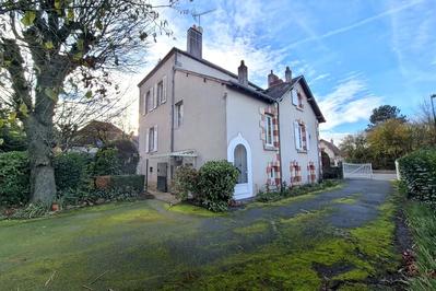 Maison - 300 m² - 7 pièces