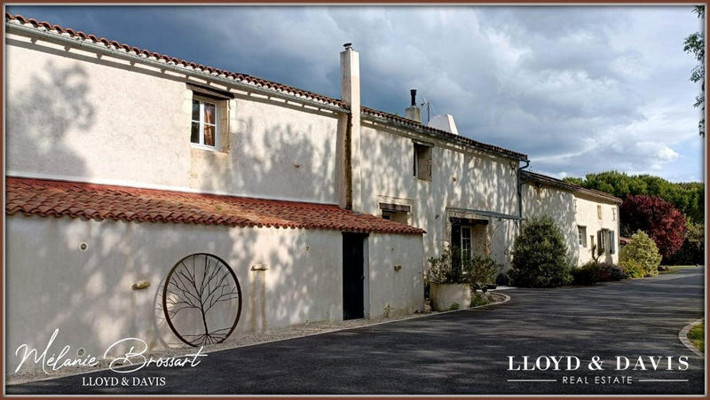 Maison - 523 m² - 15 pièces