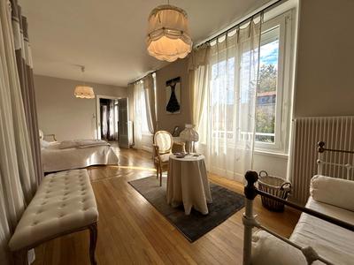 Appartement - 218 m² - 6 pièces