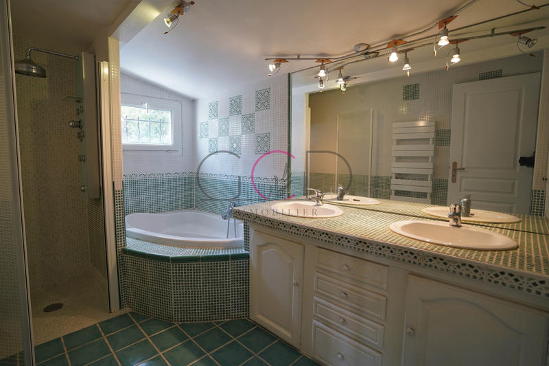 Villa - 235 m² - 9 pièces