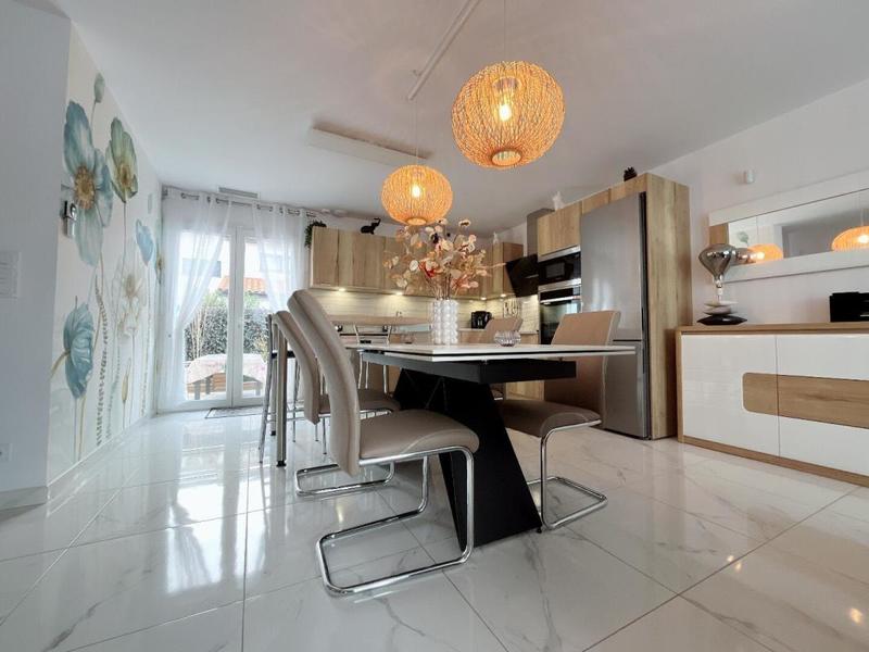 Maison - 95 m² - 4 pièces