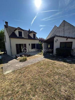 Maison - 95 m² - 5 pièces