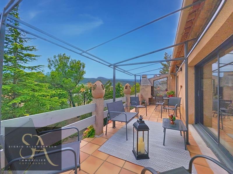 Maison - 250 m² - 13 pièces