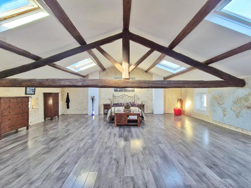 Maison - 297 m² - 7 pièces