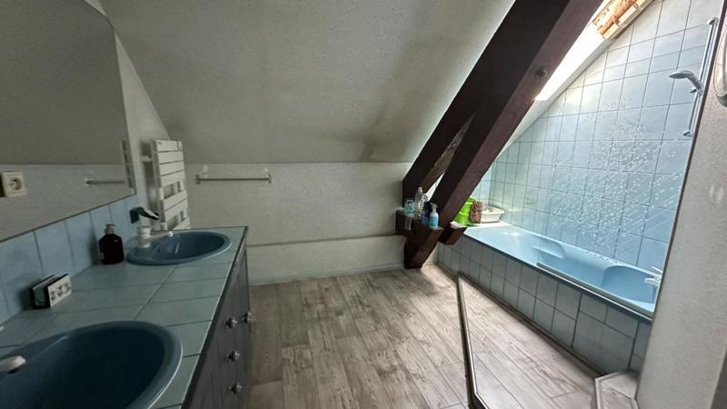 Appartement - 136 m² - 6 pièces