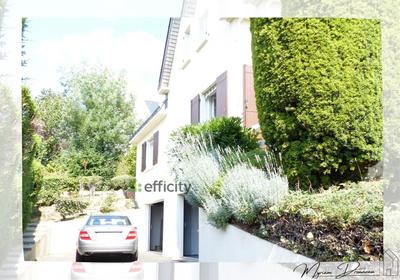 Maison - 200 m² - 6 pièces