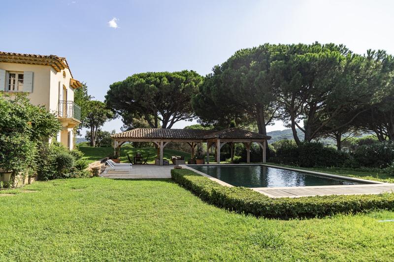 Maison - 438 m² - 15 pièces