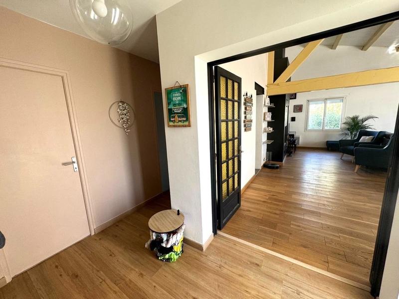 Maison - 219 m² - 9 pièces