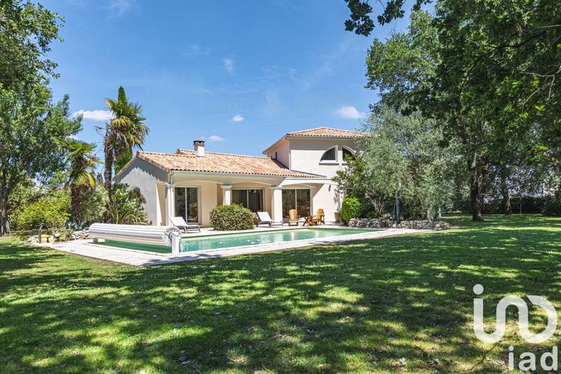 Maison - 230 m² - 7 pièces