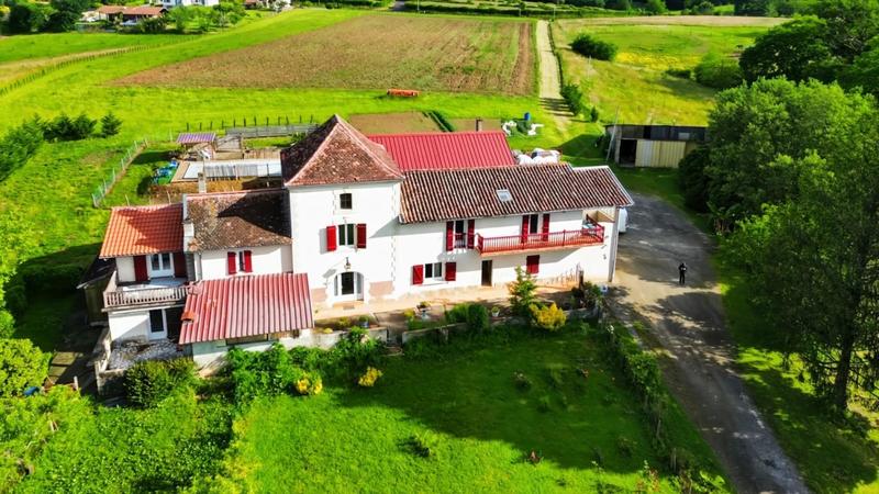 Maison de maîtres - 230 m² - 9 pièces