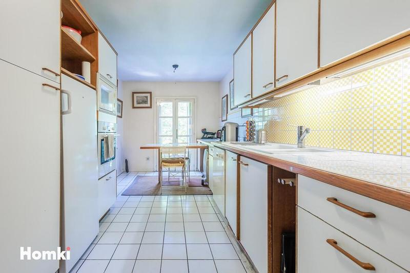 Appartement - 184 m² - 6 pièces