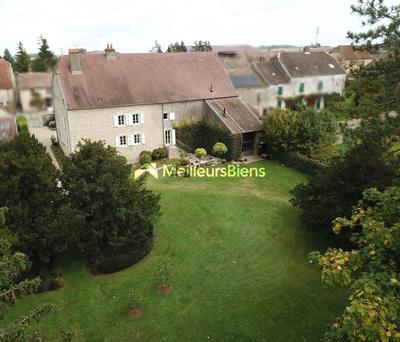 Propriété - 285 m² - 10 pièces
