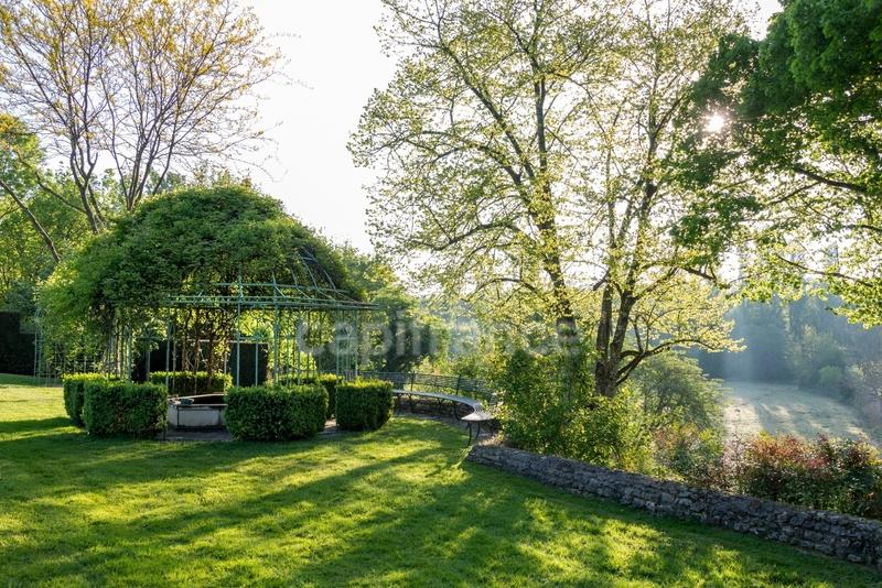 Maison - 205 m² - 9 pièces