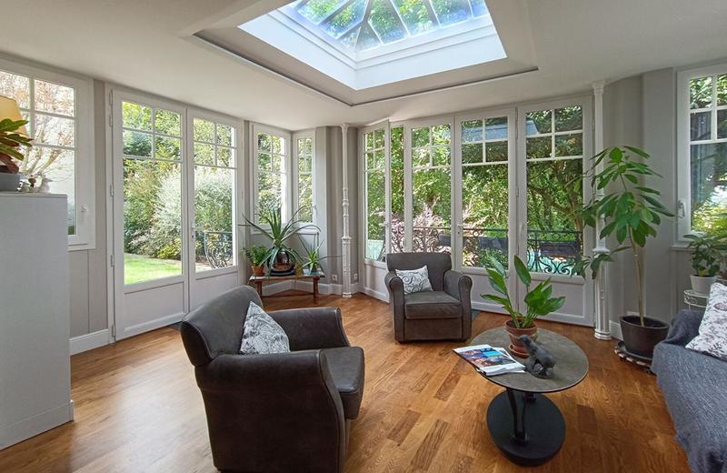 Maison - 300 m² - 12 pièces