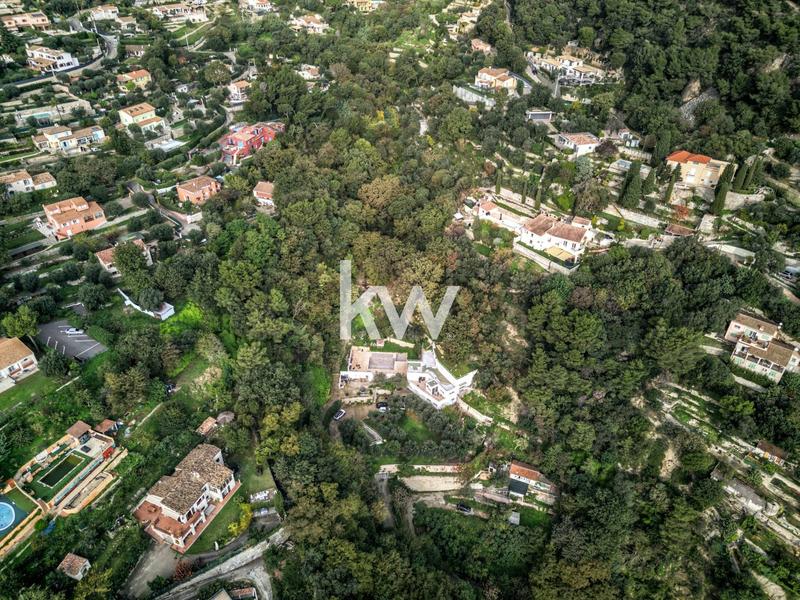 Maison - 404 m² - 10 pièces