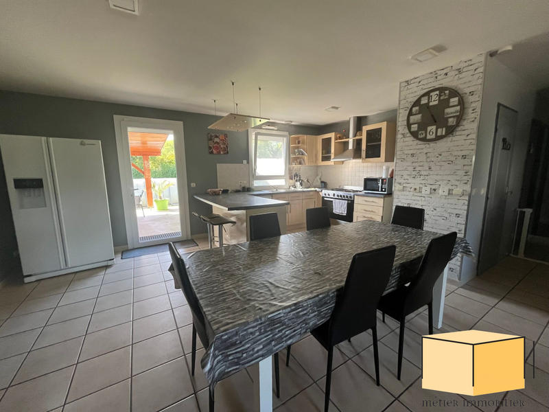 Villa - 100 m² - 5 pièces