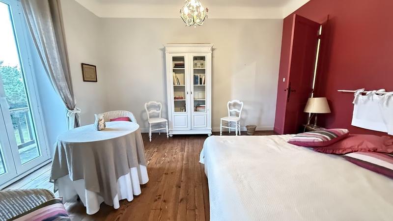 Propriété - 225 m² - 8 pièces