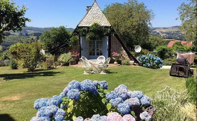 Propriété - 265 m² - 11 pièces