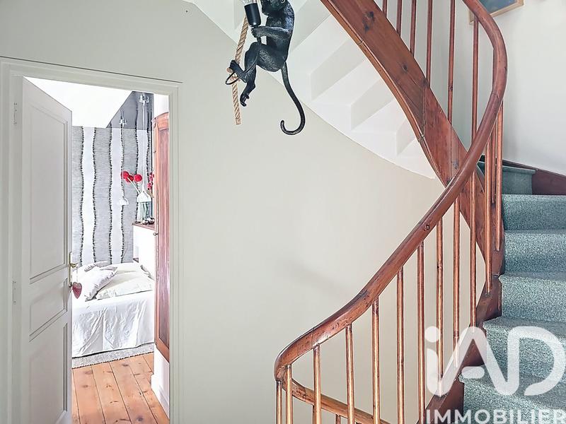 Maison - 186 m² - 8 pièces