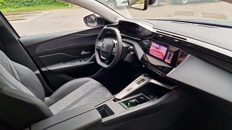 Peugeot 408 PureTech 130 Eat8 Allure