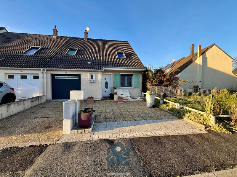 Maison - 90 m² - 5 pièces