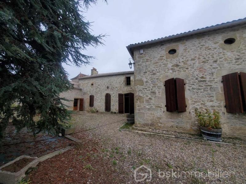 Corps de ferme - 365 m² - 10 pièces