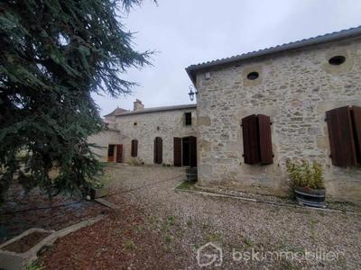 Corps de ferme - 365 m² - 10 pièces