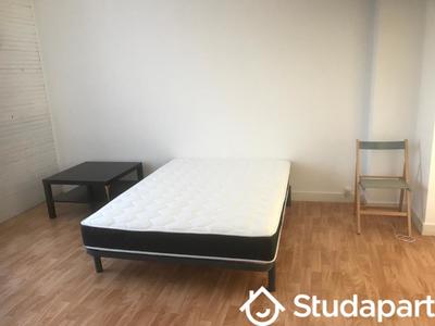 Chambre - 11 m² - 1 pièce