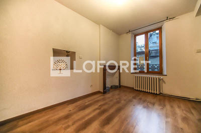 Maison - 256 m² - 5 pièces