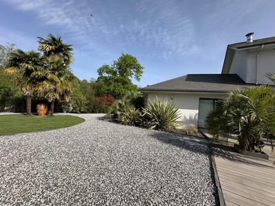 Maison - 202 m² - 5 pièces